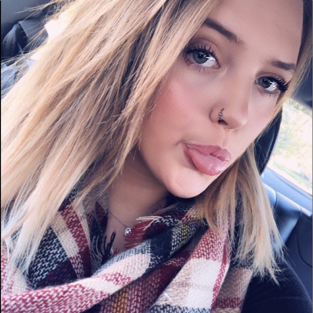 Meet your Posher, Lexi